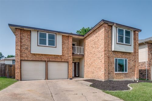 829 Foxridge Dr, Arlington, TX, 76017-6451 | Card Image