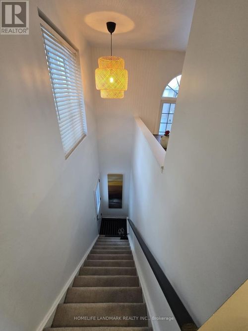 242-2110 Cleaver Avenue, Burlington (Headon), ON, L7M3Z3 | Card Image