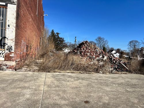 121 S Main St, Rankin, IL, 60960-7168 | Card Image