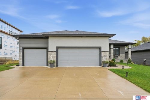 8920 Shadow Creek Ln, Lincoln, NE, 68520-1110 | Card Image