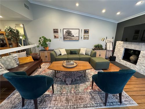 4-10141 Valley Circle Blvd, Chatsworth, CA, 91311 | Card Image