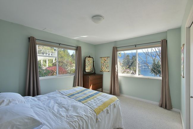 6274 Fairway Avenue, House other with 6 bedrooms, 3 bathrooms and null parking in Sechelt BC | Image 23
