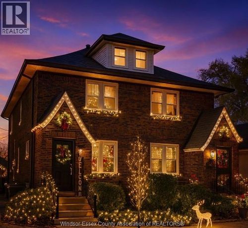 {{alt}} | Card Image