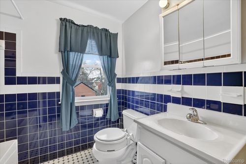 609 Everett Dr, Lansing, MI, 48915-1109 | Card Image