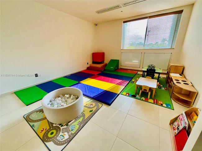 APT-11B - 881 Ocean Dr, Condo with 2 bedrooms, 2 bathrooms and null parking in Key Biscayne FL | Image 69