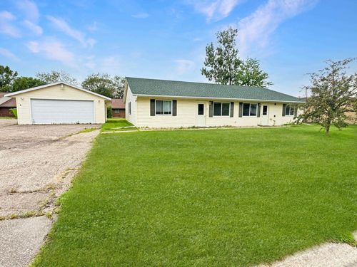 1740 6th Ave, Baldwin, WI, 54002-9351 | Card Image