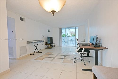 203-947 Lenox Ave, Miami Beach, FL, 33139 | Card Image