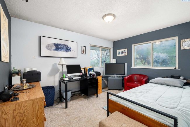 73805 N Demoss Rd, Home with 3 bedrooms, 3 bathrooms and null parking in Benton City WA | Image 28
