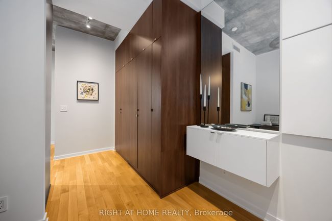 209 - 23 Brant St, Condo with 2 bedrooms, 1 bathrooms and 1 parking in Toronto ON | Image 7