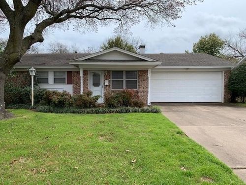 321 Lena Ln, Burleson, TX, 76028-5314 | Card Image
