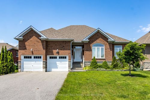 426 Russ Howard Dr, Midland, ON, L4R0A7 | Card Image
