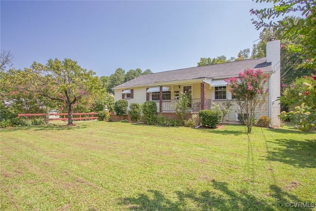 View of front of property with a front yard | Image 4