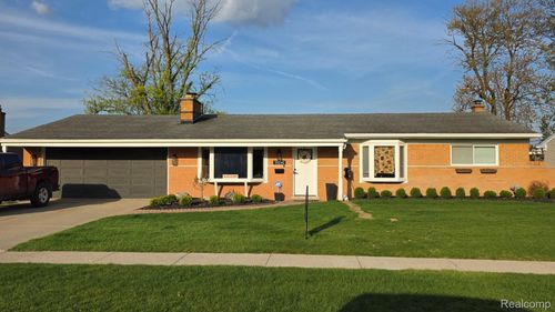 51241 Kingwood Dr, Shelby Twp, MI, 48316-4529 | Card Image