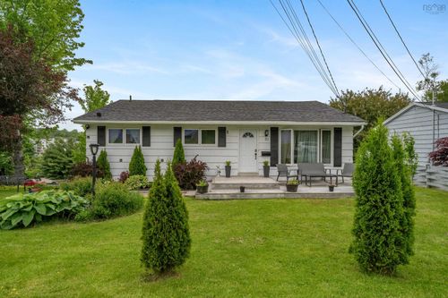 31 Ridge Ave, Lower Sackville, NS, B4C2L5 | Card Image