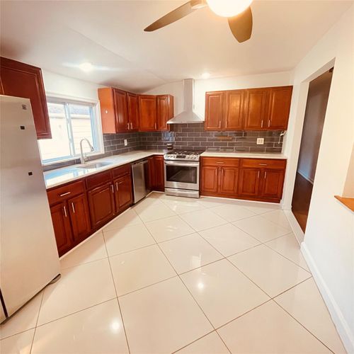 878 Rensselaer Ave, Staten Island, NY, 10309-2327 | Card Image