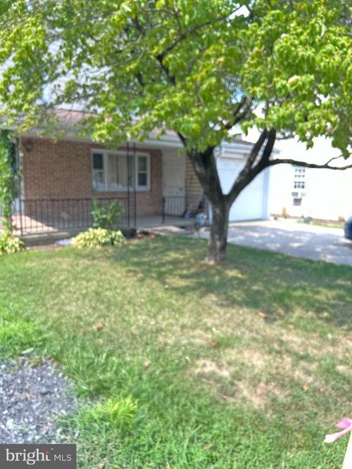 583 Columbia Ave, SINKING SPRING, PA, 19608-1121 | Card Image