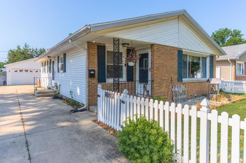 908 E Chestnut St, Pontiac, IL, 61764-1408 | Card Image