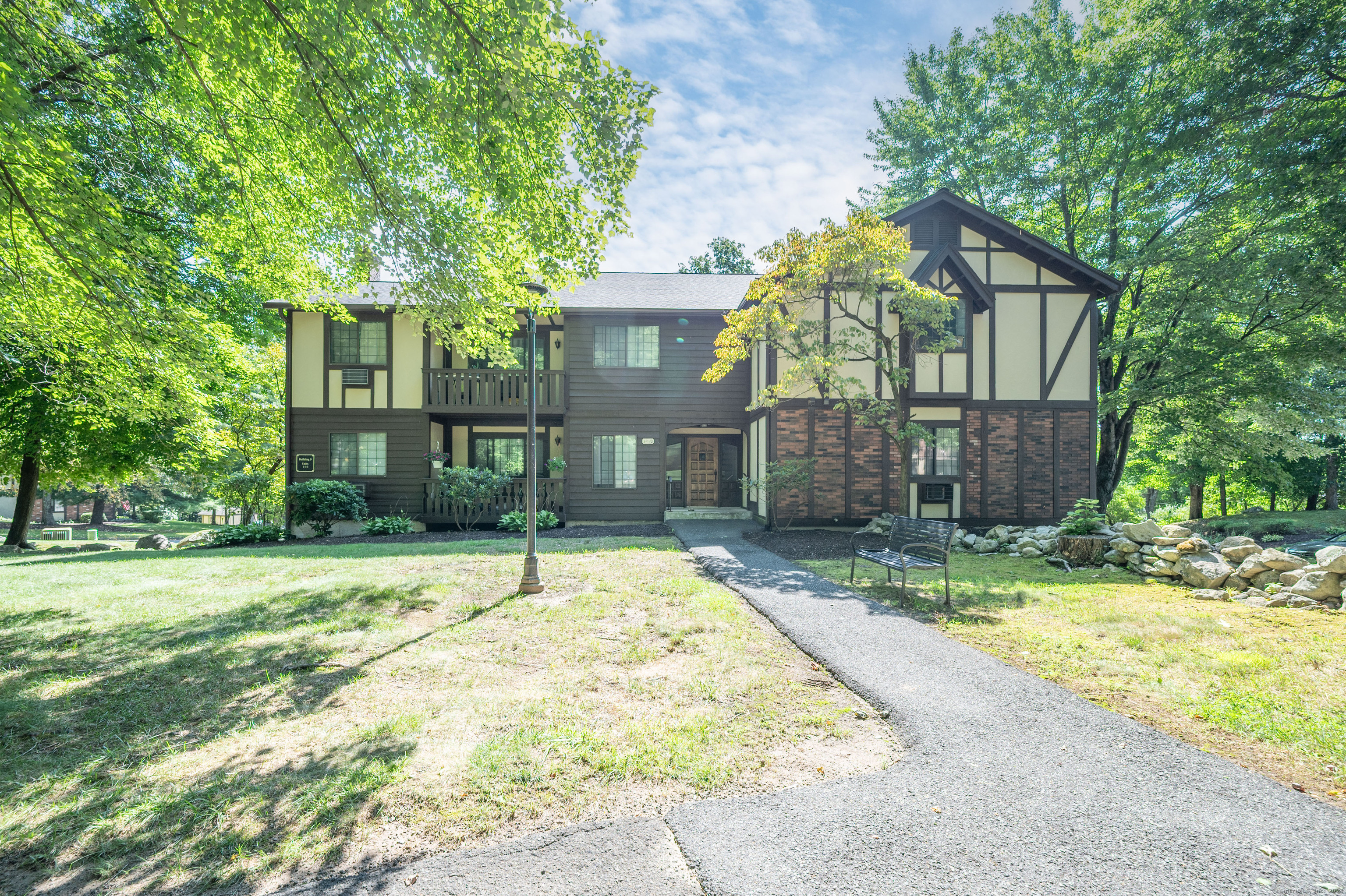 Canterbury Ct, Brookfield, CT 06804