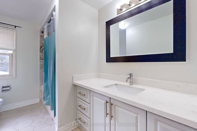 11 Noake Cres, House other with 3 bedrooms, 3 bathrooms and 4 parking in Ajax ON | Image 32