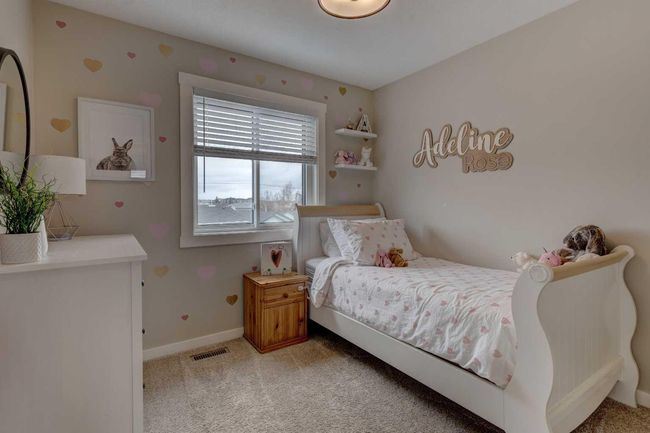 76 Somerside Grove Sw, House other with 3 bedrooms, 4 bathrooms and 4 parking in Calgary AB | Image 20