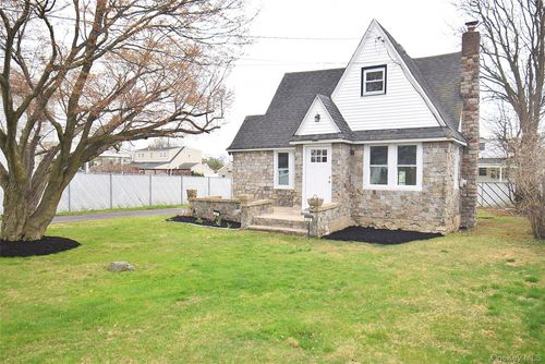 229 14th St, West Babylon, NY, 11704-3120 | Card Image