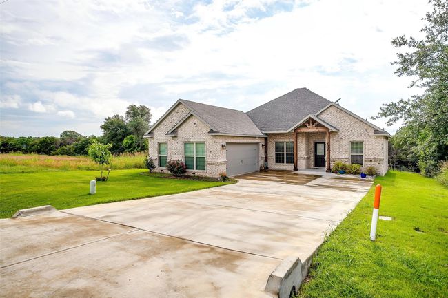 8228 Bruntsfield Loop Dr, House other with 3 bedrooms, 2 bathrooms and null parking in Cleburne TX | Image 8
