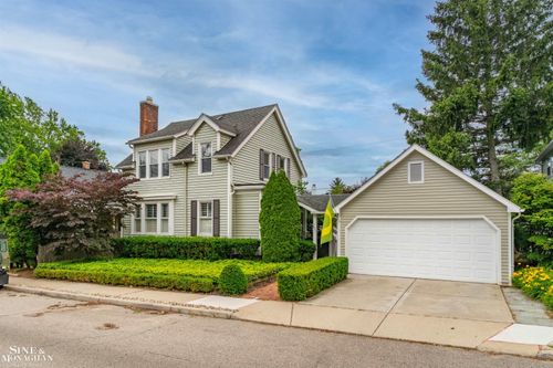 357 Roosevelt Pl, Grosse Pointe, MI, 48230-1632 | Card Image