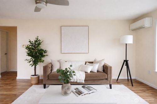 10904 49th Ave S, Tukwila, WA, 98178-2012 | Card Image