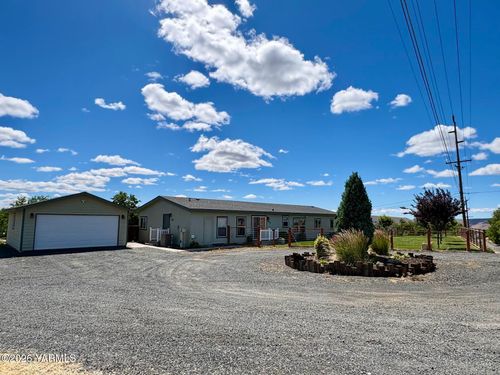 1101 Gore Rd, Selah, WA, 98942-9049 | Card Image