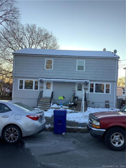 left-side-4 Villaway Road, Norwalk, CT, 06855 | Card Image