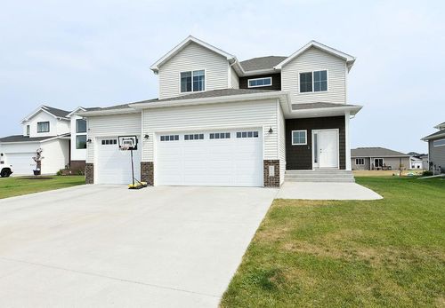 6719 Smylie Ln S, Fargo, ND, 58104-5626 | Card Image