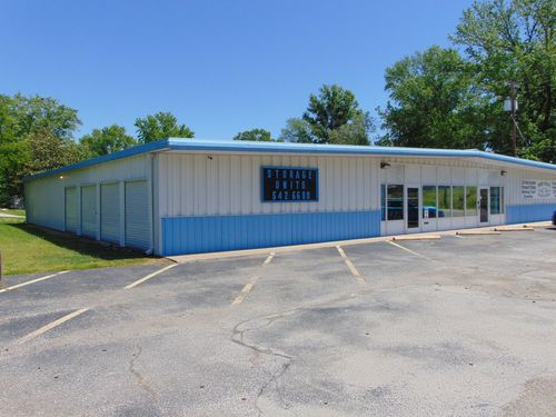 205 E Randolph St, Pinckneyville, IL, 62274-1420 | Card Image
