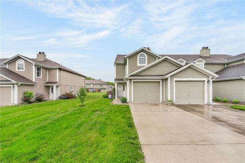 5637 Nw Sunrise Meadow Cir, Lee's Summit, MO, 64064-1262 | Card Image