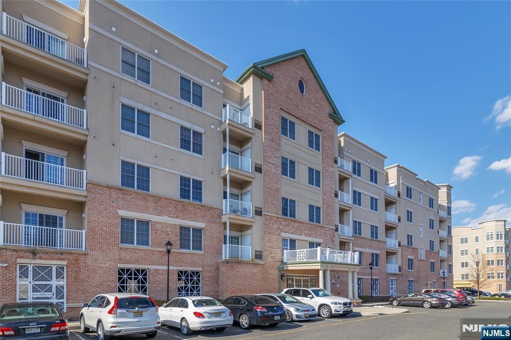 Residential in Englewood