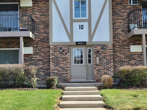 10a-203-9S025 Lake Dr, Willowbrook, IL, 60527-2557 | Card Image