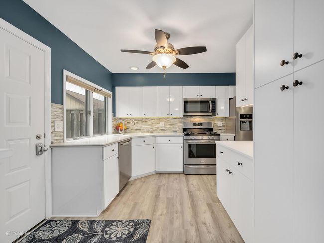 7 Kane Ct, Townhouse with 2 bedrooms, 4 bathrooms and 2 parking in Willowbrook IL | Image 7