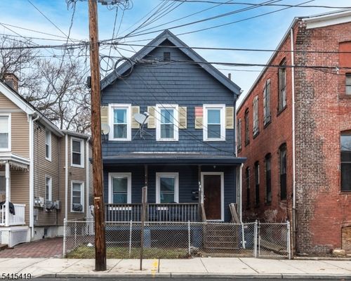 579 Nassau St, Orange, NJ, 07050-1224 | Card Image