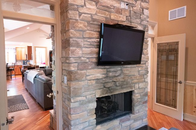 Family Room/Fireplace | Image 11