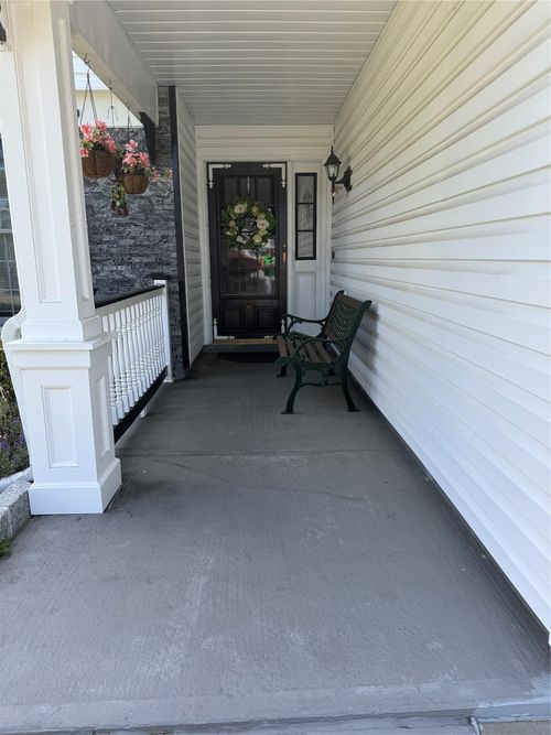 525 Cranston Ln, Ridge, NY, 11961-2040 | Card Image