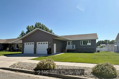 2316 18th Cir W, Williston, ND, 58801-2530 | Card Image