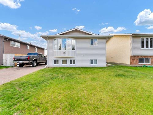 39 Rae Cres Se, Medicine Hat, AB, T1B3A2 | Card Image