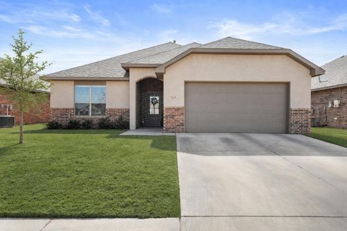 819 N 3rd St, Wolfforth, TX, 79382-2110 | Card Image