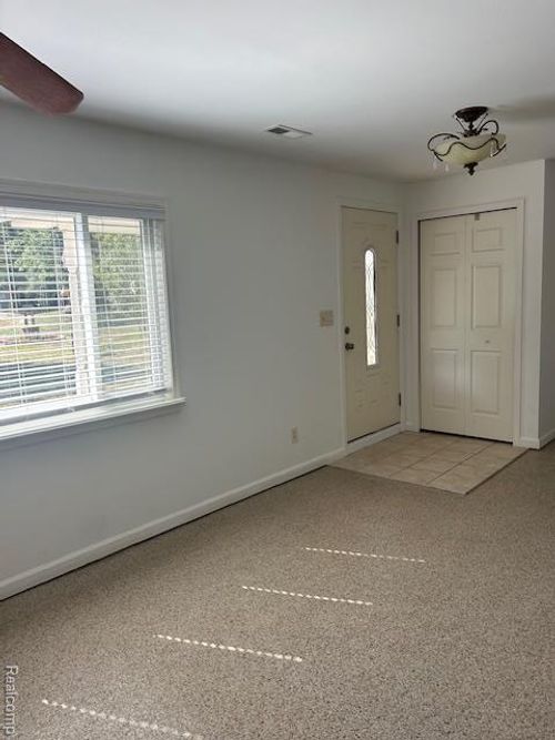 35236 Glen St, Westland, MI, 48186-4370 | Card Image
