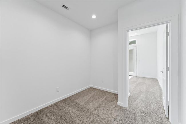 *Photos of similar plan with finish package 2 | Image 18