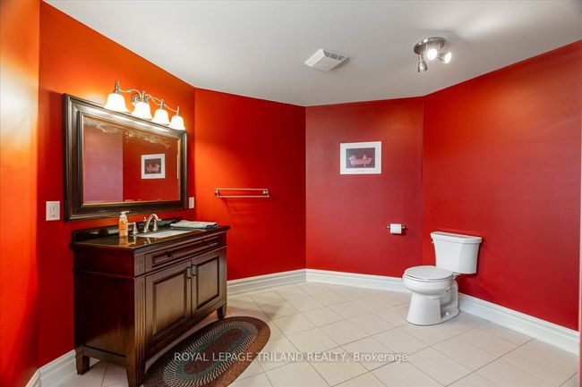9416 Hickory Dr, House other with 3 bedrooms, 4 bathrooms and 10 parking in Strathroy ON | Image 31