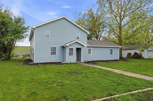305 Parkway Ct, Gridley, IL, 61744-9786 | Card Image
