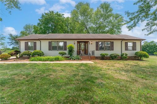 154 Meadowview Rd, Mocksville, NC, 27028-7319 | Card Image