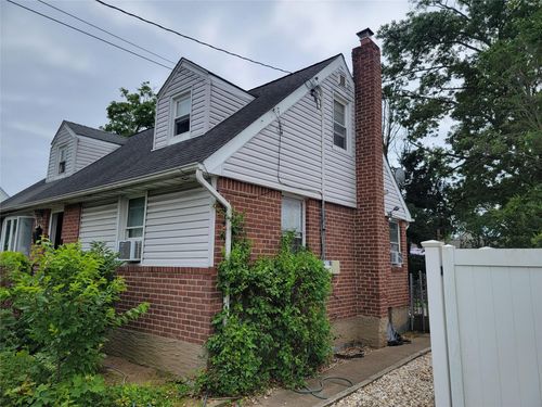 654 Maude St, South Hempstead, NY, 11550-7826 | Card Image