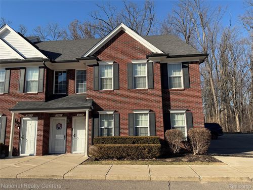 8455 Williamstown Dr, Shelby Twp, MI, 48316-2656 | Card Image