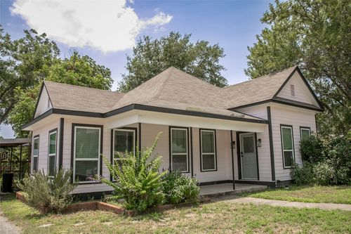 637 N Washington St, La Grange, TX, 78945-1663 | Card Image